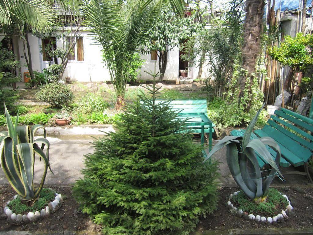 Guesthouse 97 In Batumi Exteriör bild